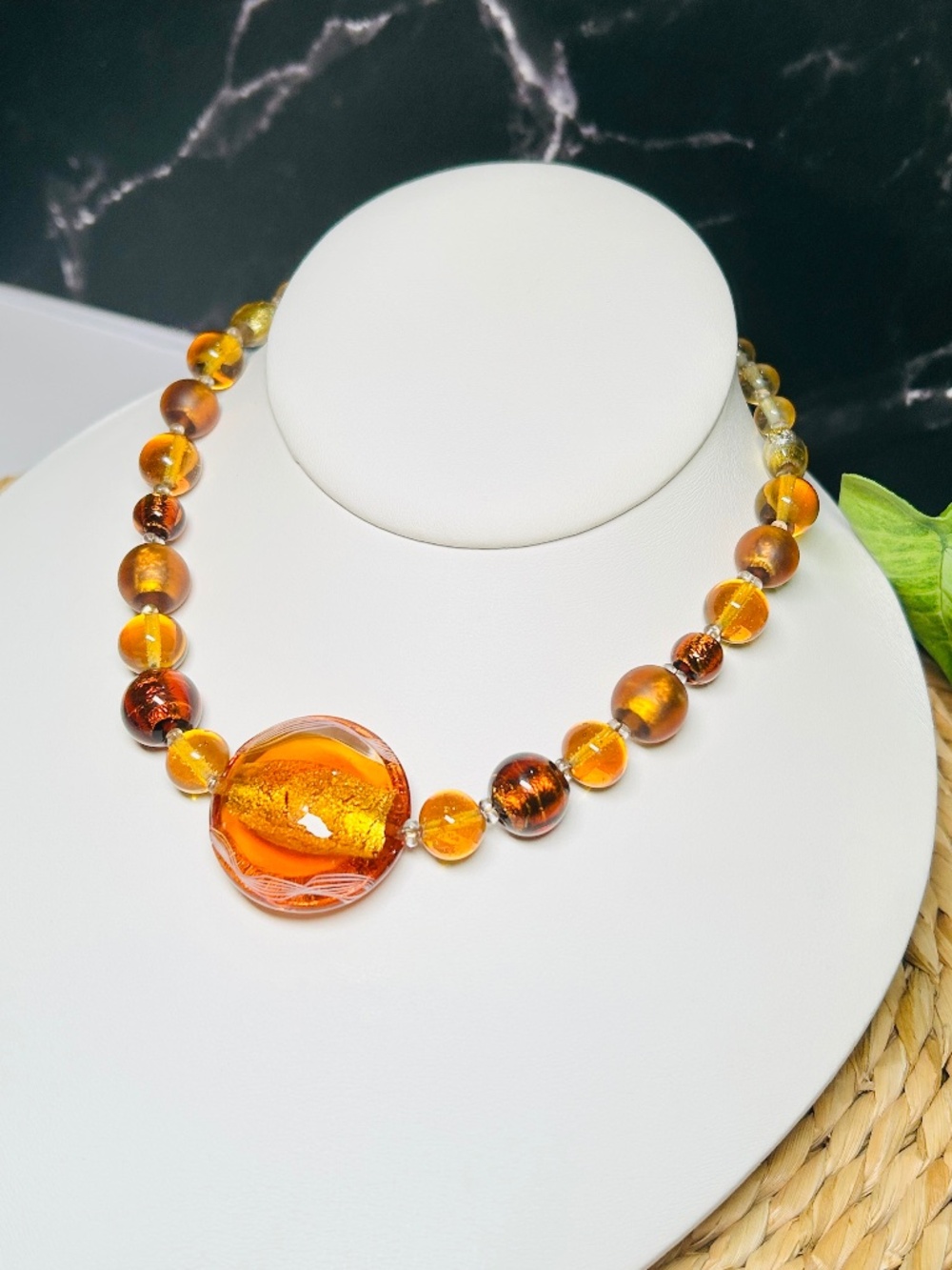 Striking Antica Murrina Venetian Murano Glass Gold Foil beaded necklace - Picture 5 of 14